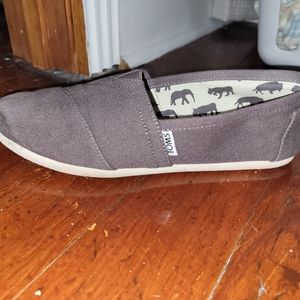 Grey Toms